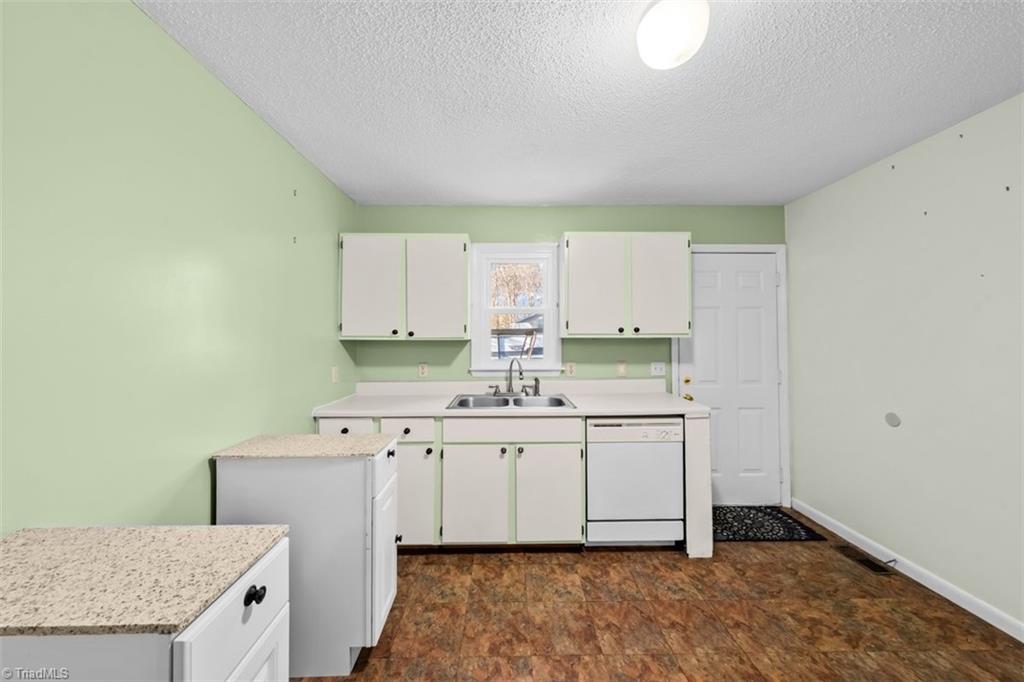 4250 Timber Lea Lane Ramseur, NC 27316 - Photo 11 of 31