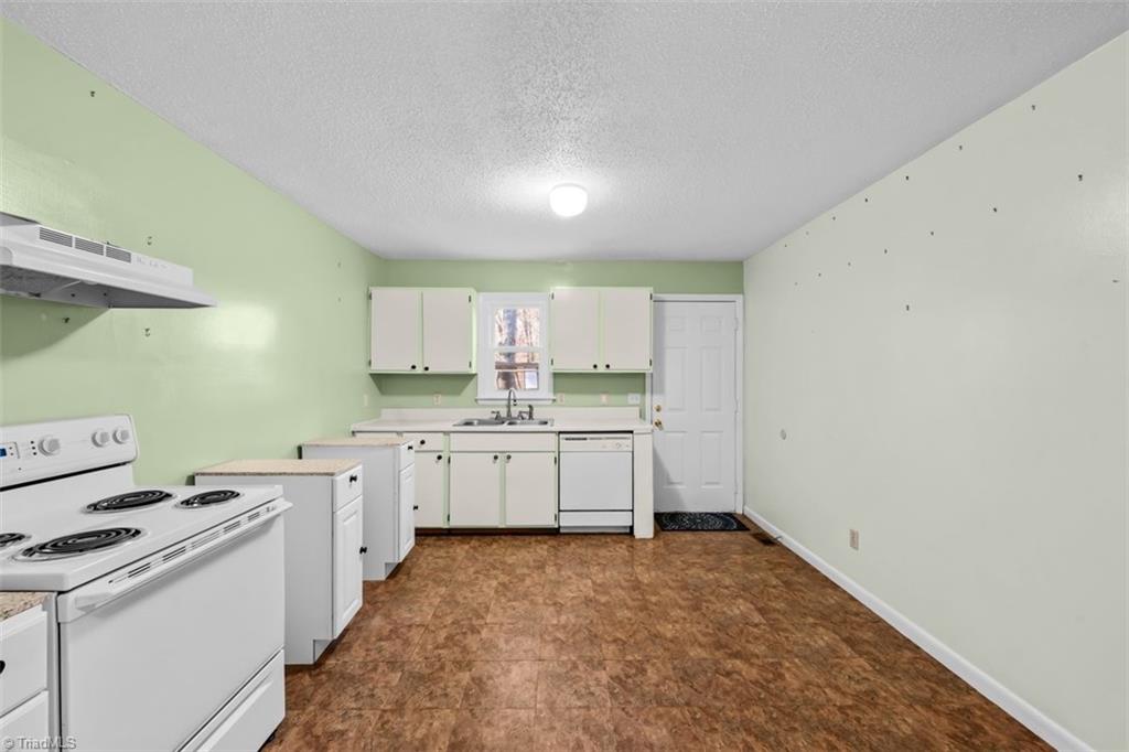 4250 Timber Lea Lane Ramseur, NC 27316 - Photo 7 of 31