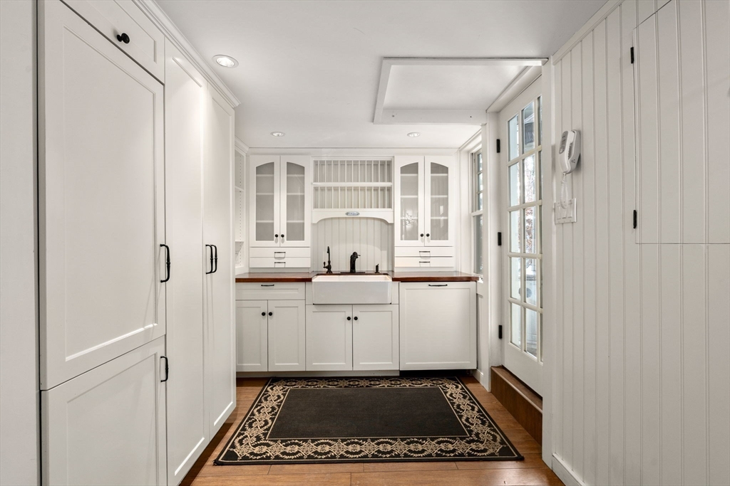 29 Abbott Road Wellesley, MA 02481 - Photo 24 of 32