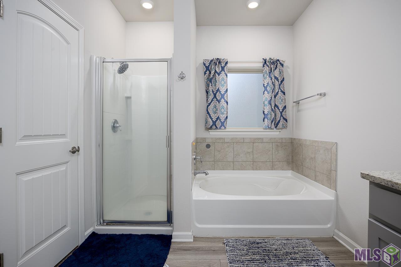 34858 Spring Trails Drive Walker, LA 70785 - Photo 14 of 27 Garden soaking/Separate shower