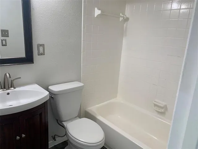 $985 | 2805 Reagan Street, Unit 212, Dallas, TX 75219