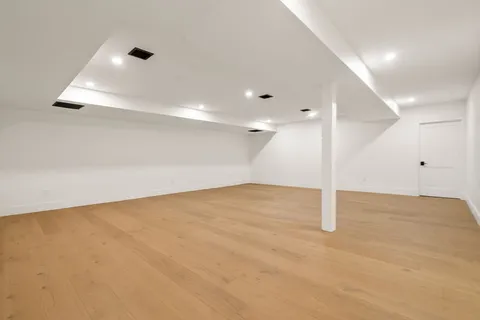 $3,295,000 | 20 Oakland Street, Wellesley, MA 02481