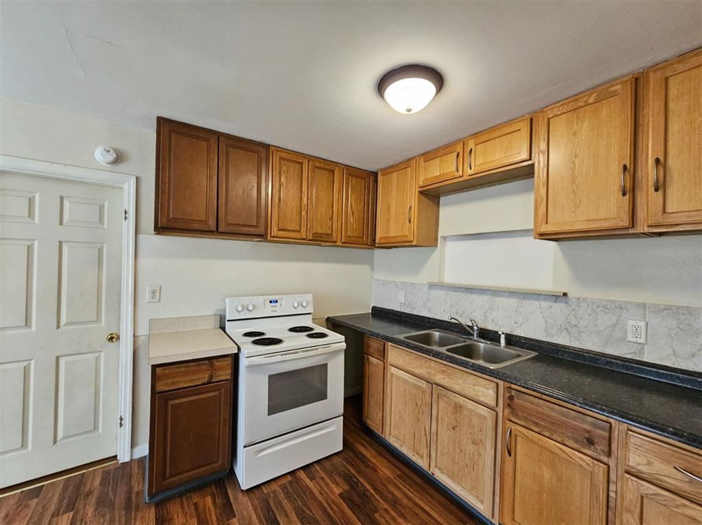 1516 Holly Road Lakeland, FL 33801 - Photo 8 of 21
