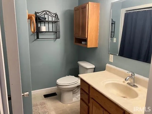 $199,500 | 393 Curtis Drive, Vincennes, IN 47591