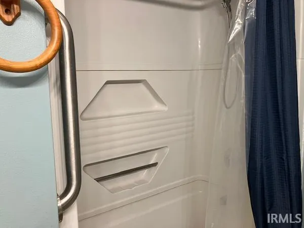 $199,500 | 393 Curtis Drive, Vincennes, IN 47591