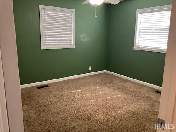 $199,500 | 393 Curtis Drive, Vincennes, IN 47591