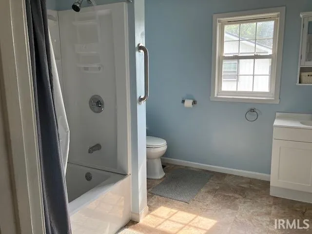 $240,000 | 393 Curtis Drive, Vincennes, IN 47591