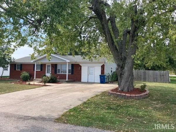 $199,500 | 393 Curtis Drive, Vincennes, IN 47591
