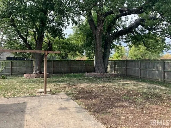 $199,500 | 393 Curtis Drive, Vincennes, IN 47591