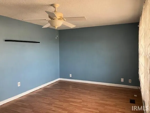 $199,500 | 393 Curtis Drive, Vincennes, IN 47591