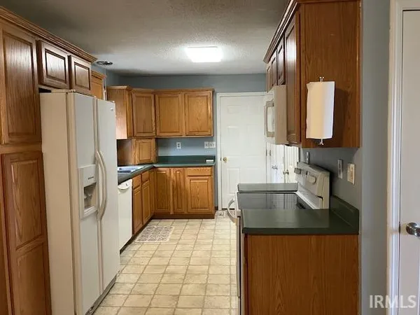 $199,500 | 393 Curtis Drive, Vincennes, IN 47591