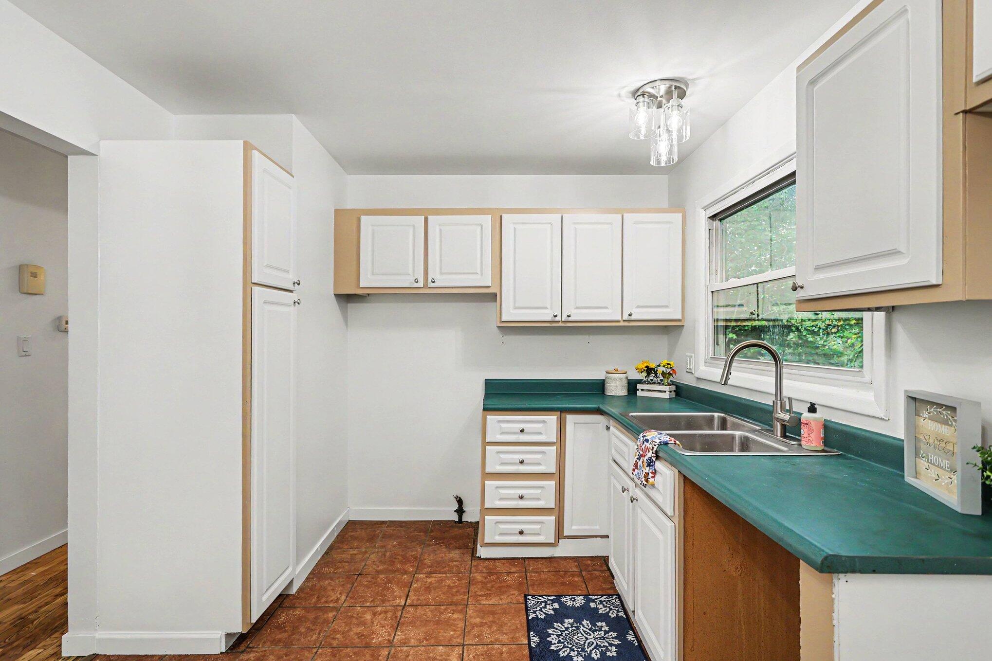 168 Homecrest Road Battle Creek, MI 49037 - Photo 9 of 24 009_file_9185