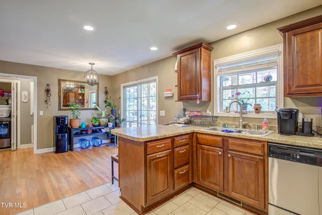 $469,000 | 1032 Austin Ridge Court, Piney Flats, TN 37686