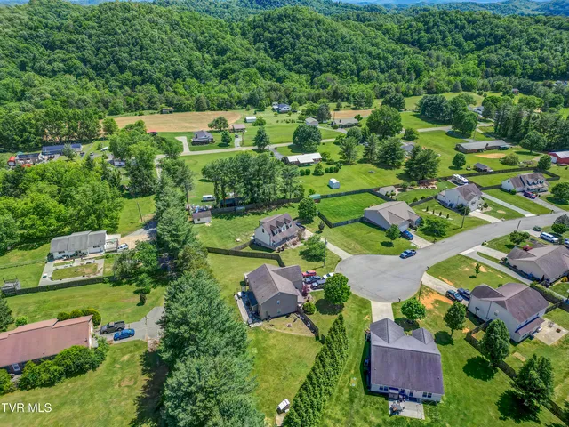 $469,000 | 1032 Austin Ridge Court, Piney Flats, TN 37686