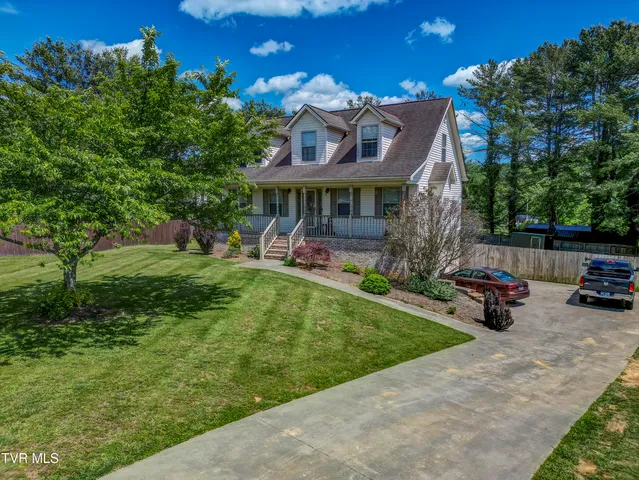 $469,000 | 1032 Austin Ridge Court, Piney Flats, TN 37686