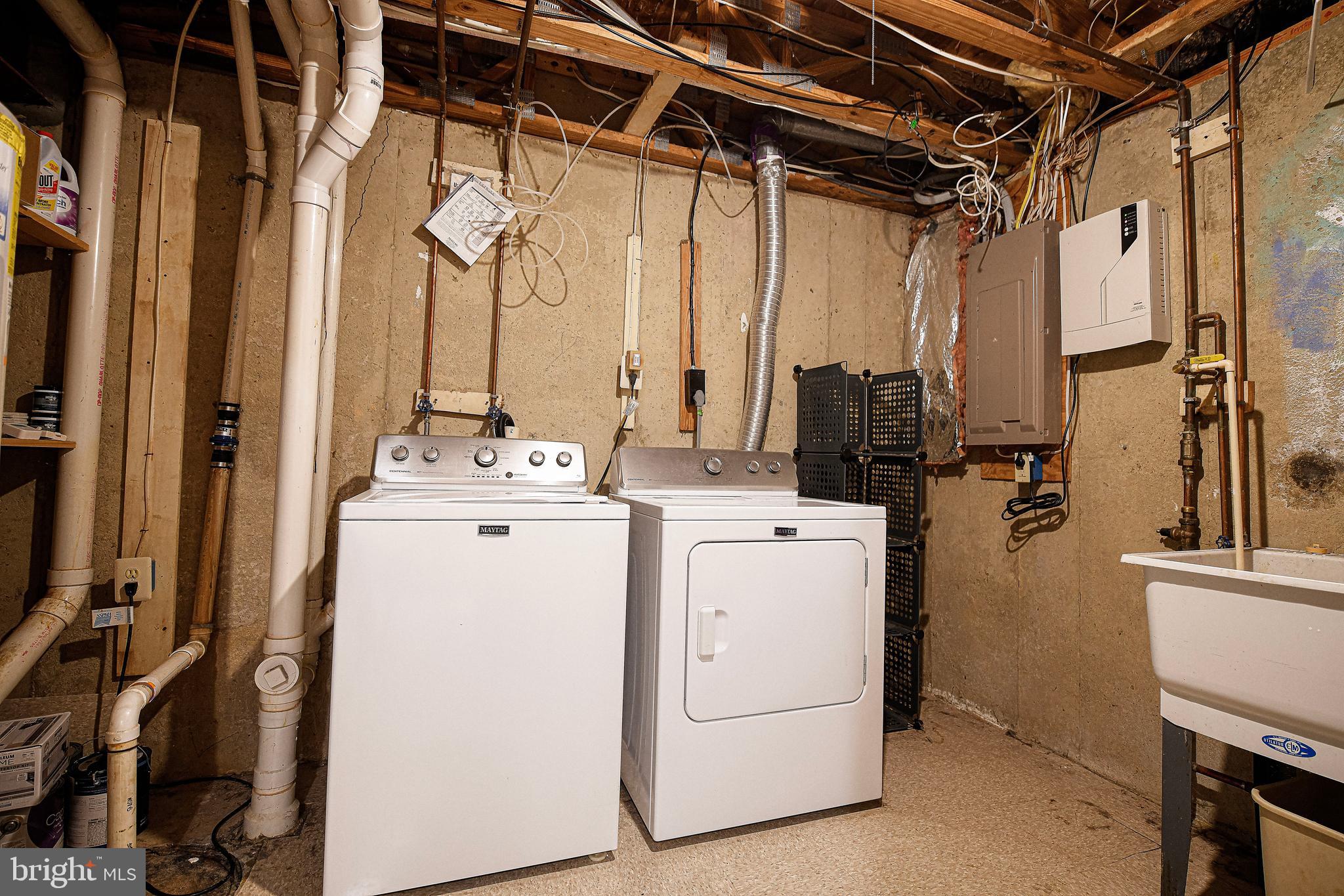 3702 Timahoe Circle Baltimore, MD 21236 - Photo 22 of 34 a utility room with dryer and washer