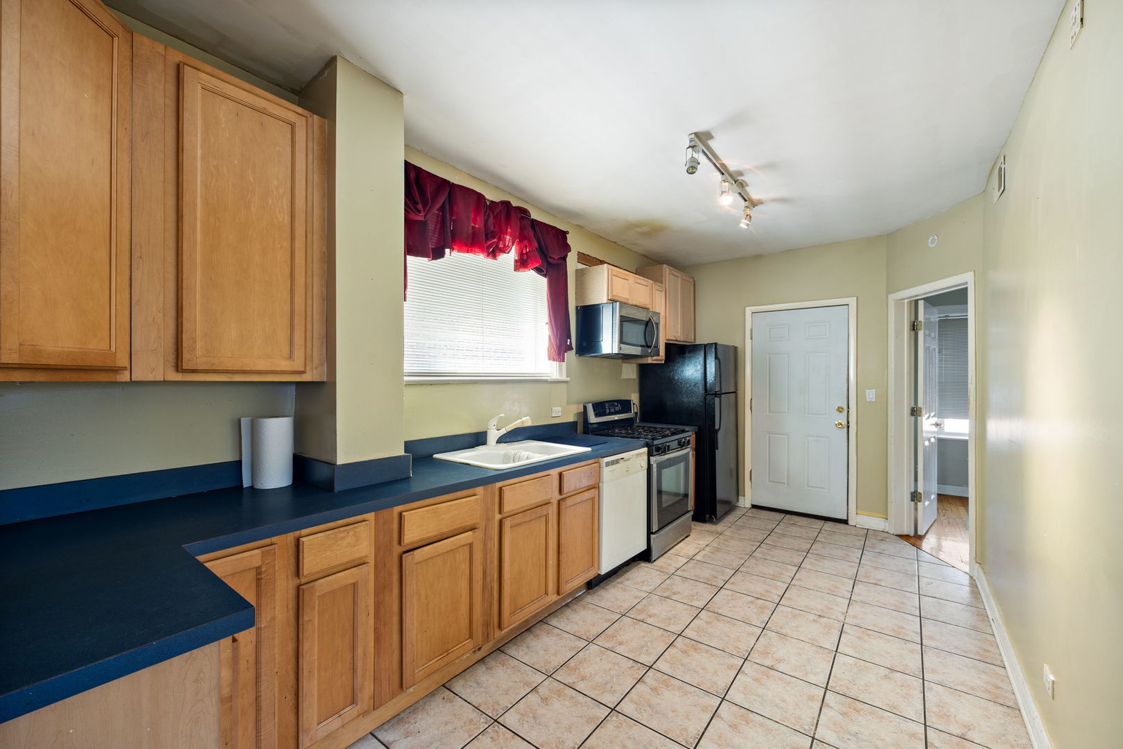 7416 South Yates Boulevard, Unit 2 Chicago, IL 60649 - Photo 7 of 16 a kitchen with stainless steel appliances granite countertop a refrigerator and a sink