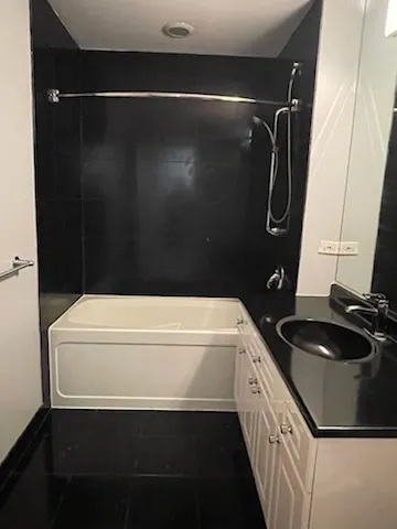 $2,200 | 1201 West Adams Street, Unit 410, Chicago, IL 60607