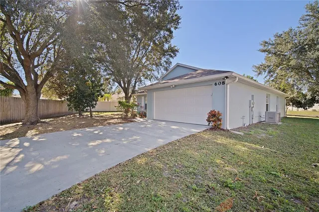 a view of a back yard of the house