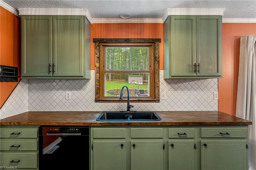 206 Laura Road Madison, NC 27025 - Photo 9 of 43 Gallery Image 9
