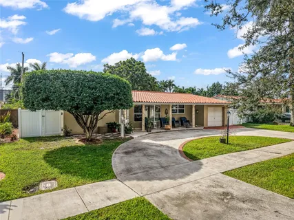 $689,999 | 1032 Northeast 4th Ct., Hallandale Beach, FL 33009