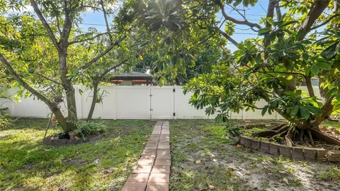 $689,999 | 1032 Northeast 4th Ct., Hallandale Beach, FL 33009