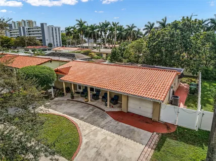 $689,999 | 1032 Northeast 4th Ct., Hallandale Beach, FL 33009
