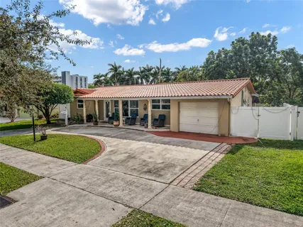 $689,999 | 1032 Northeast 4th Ct., Hallandale Beach, FL 33009