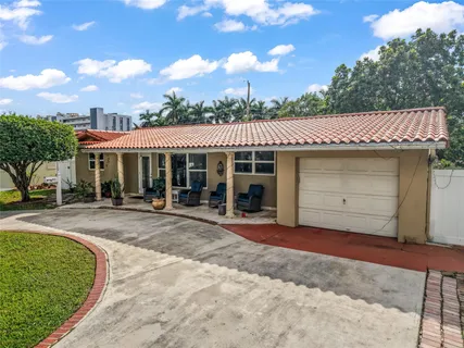 $689,999 | 1032 Northeast 4th Ct., Hallandale Beach, FL 33009