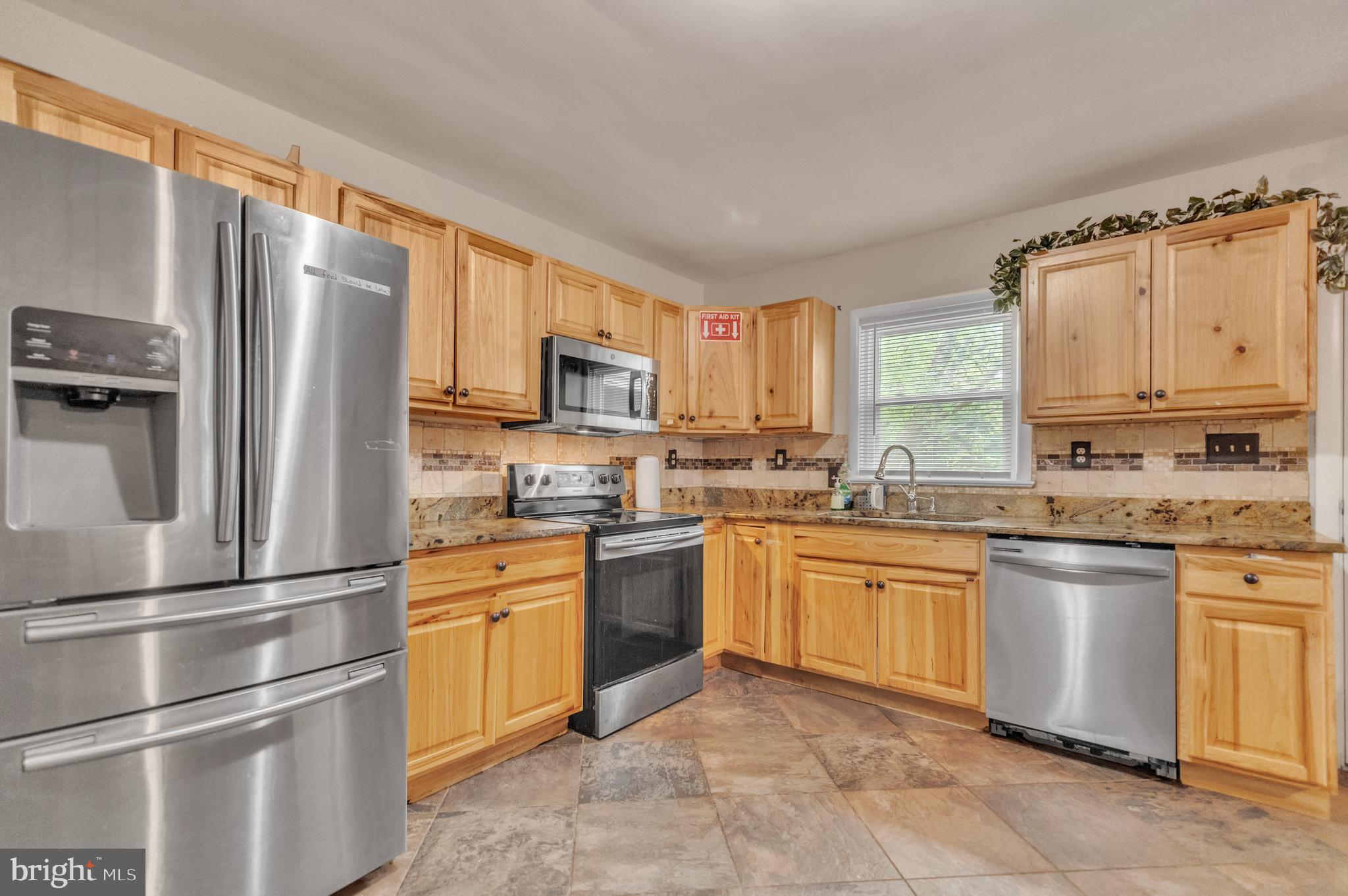 9001 Weems Road Manassas, VA 20110 - Photo 5 of 30 Kitchen with eat in area