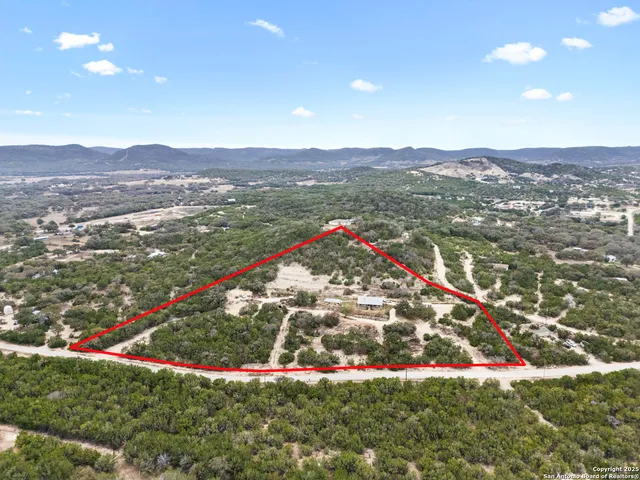 $625,000 | 1079 County Road 357, Utopia, TX 78884