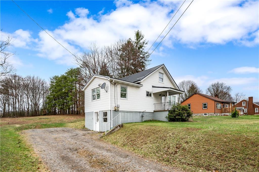 425 Chicora Road Butler, PA 16001 - Photo 2 of 29