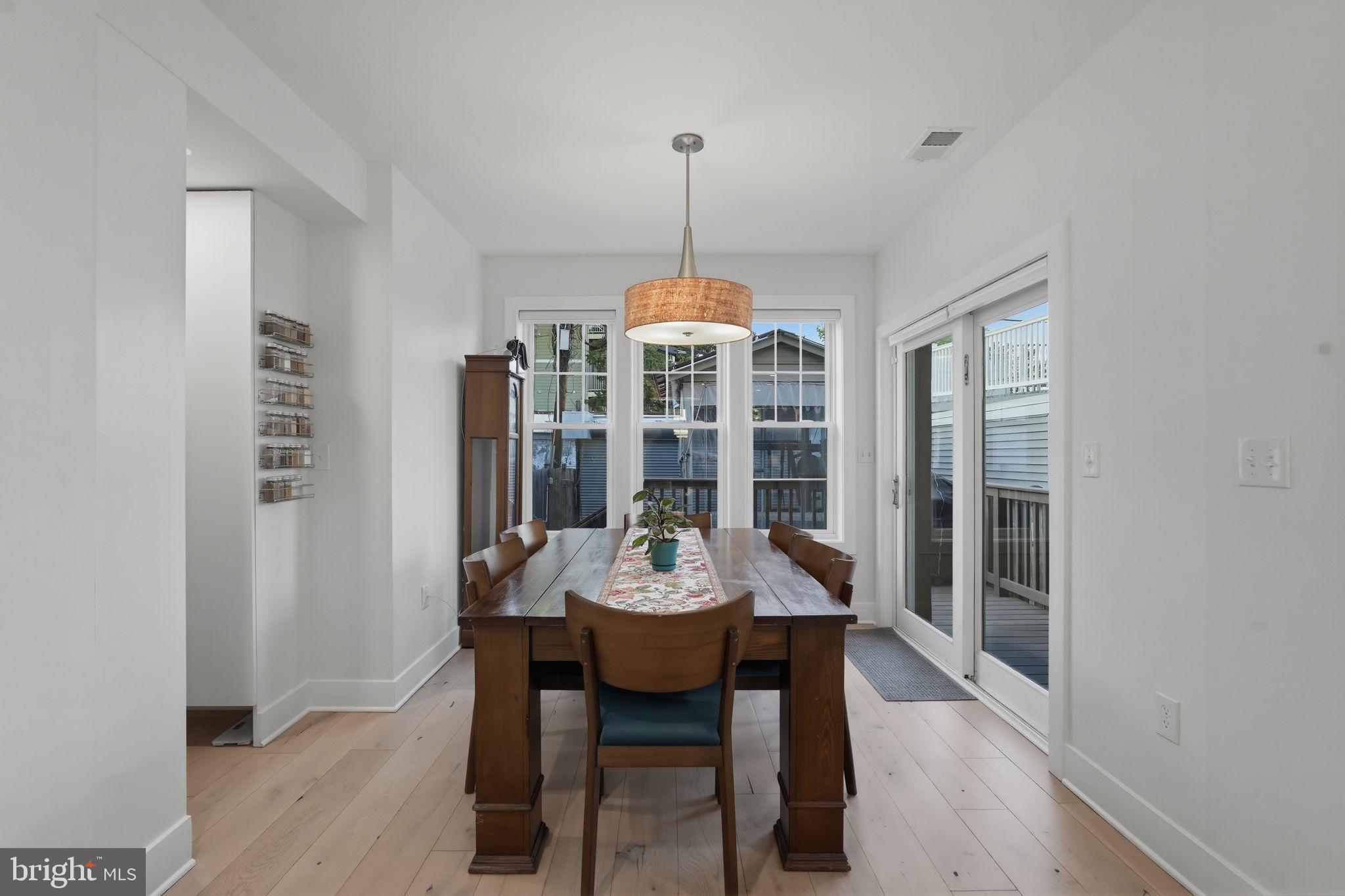 445 Kenyon Street Northwest Washington, DC 20010 - Photo 13 of 39