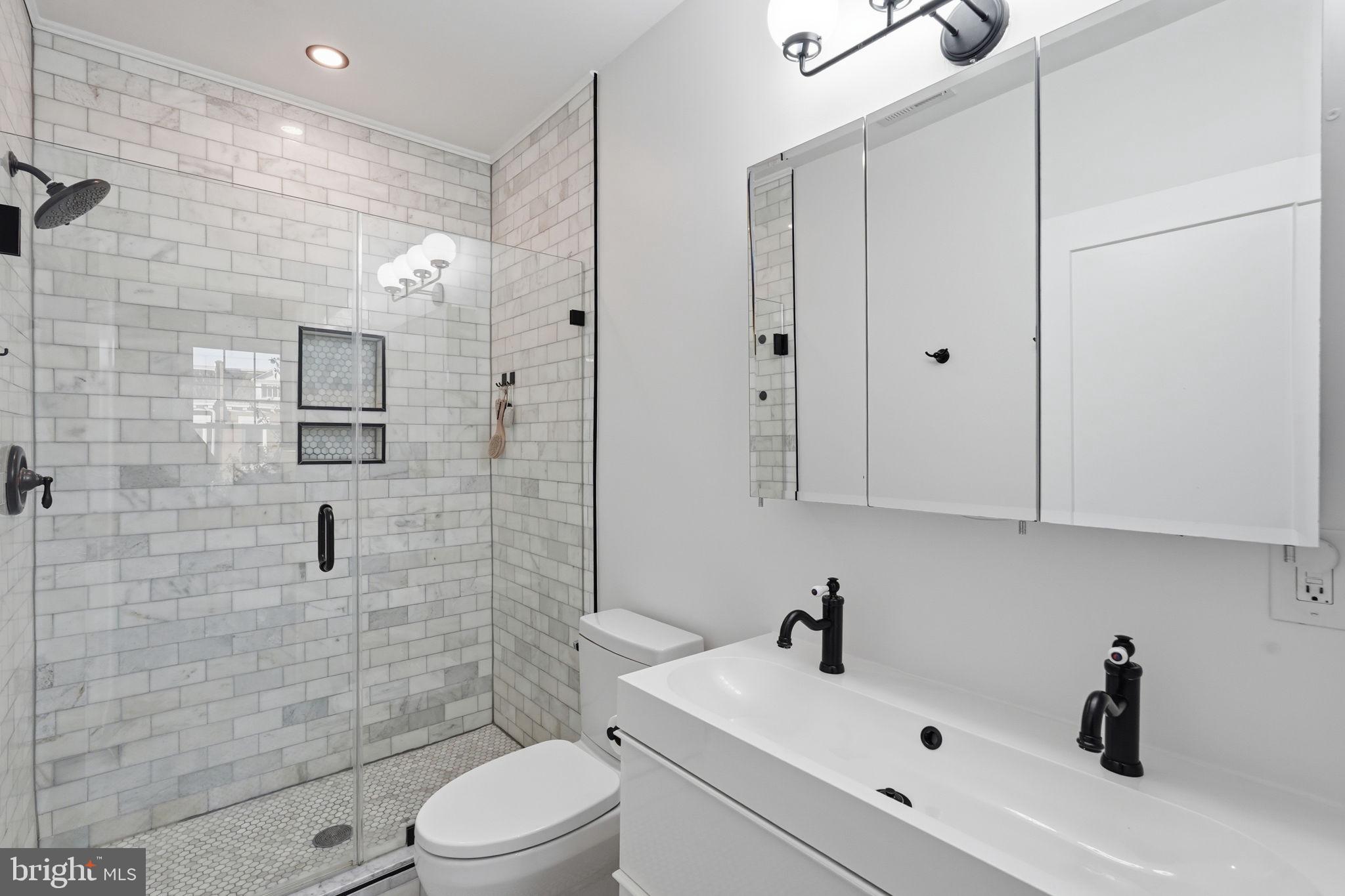 445 Kenyon Street Northwest Washington, DC 20010 - Photo 17 of 39