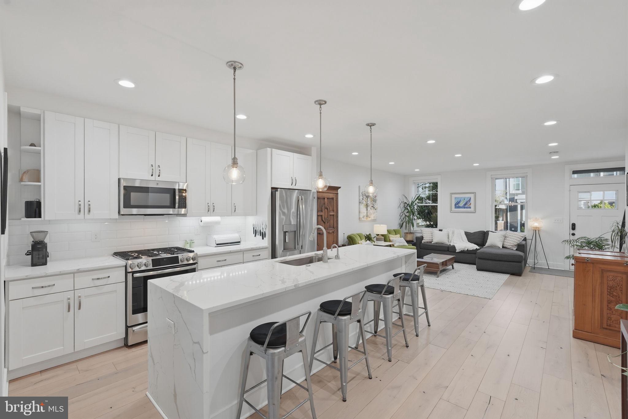 445 Kenyon Street Northwest Washington, DC 20010 - Photo 7 of 39