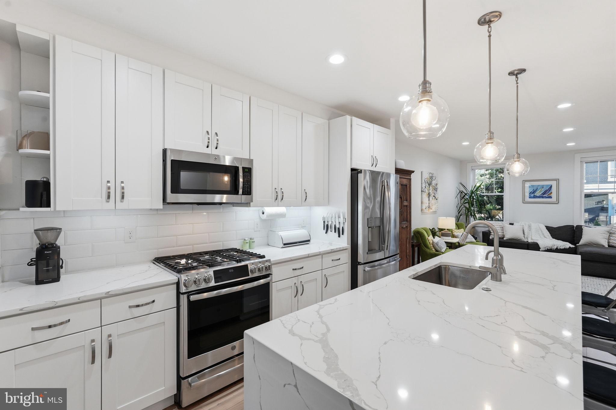 445 Kenyon Street Northwest Washington, DC 20010 - Photo 8 of 39