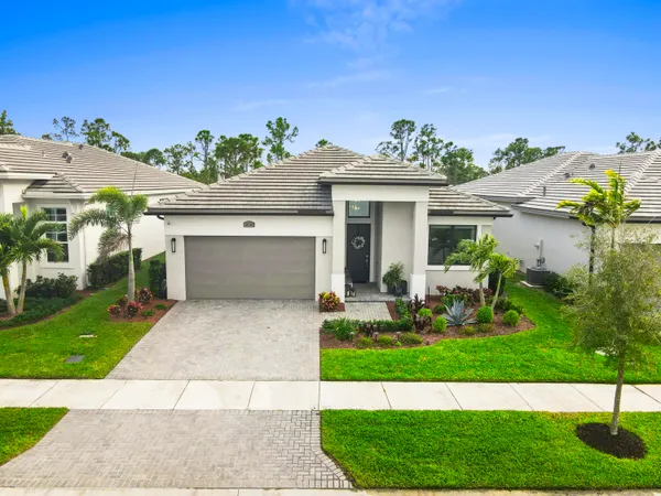 $685,000 | 2133 Southeast Mosaic Boulevard, Port St. Lucie, FL 34984