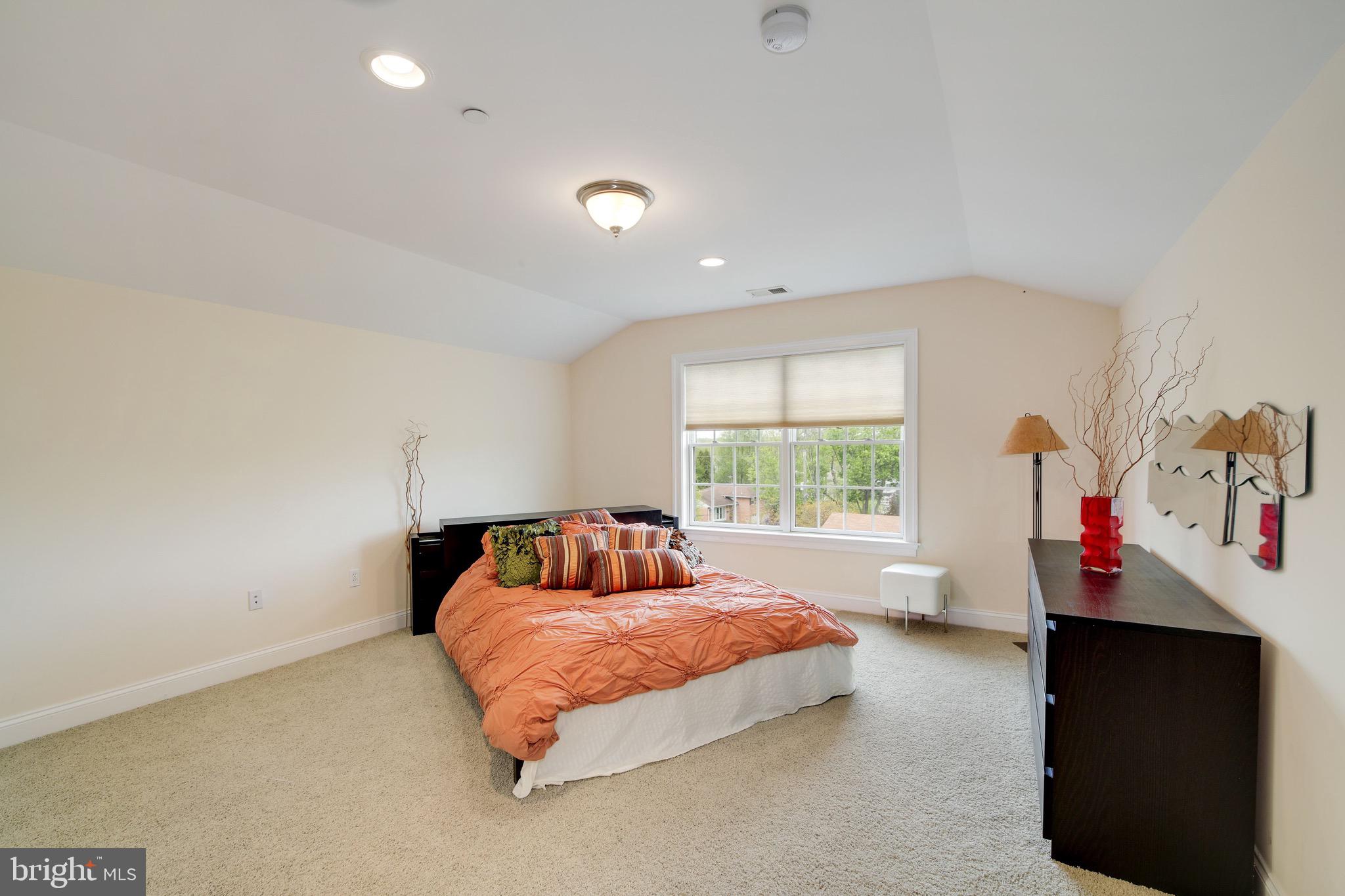 8623 Rayburn Road Bethesda, MD 20817 - Photo 31 of 46 Top Floor Sixth Bedroom