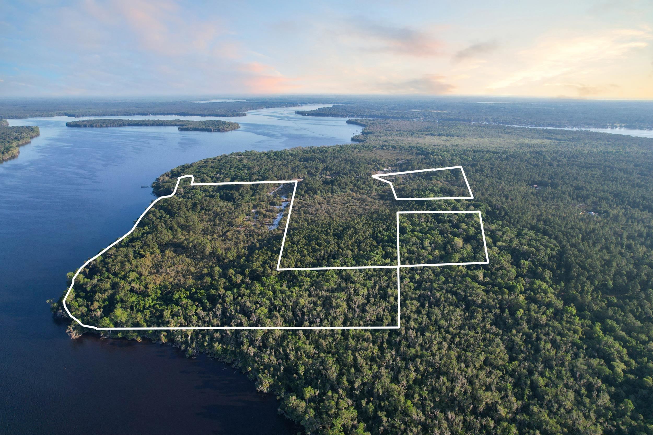 356 Drayton Island Road Georgetown, FL 32139 - Photo 12 of 41 a view of a balcony