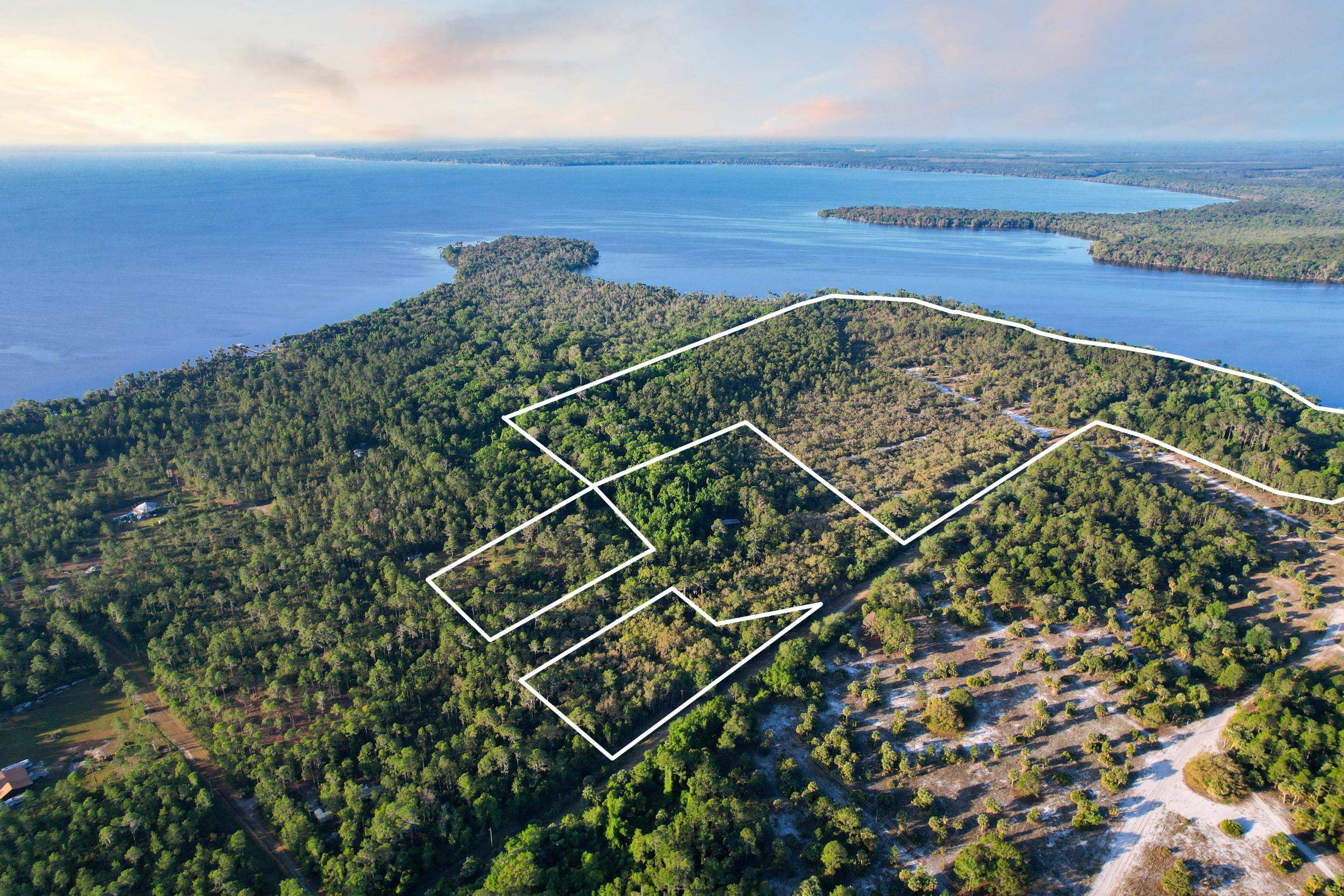 356 Drayton Island Road Georgetown, FL 32139 - Photo 21 of 41 a view of a sky from a balcony