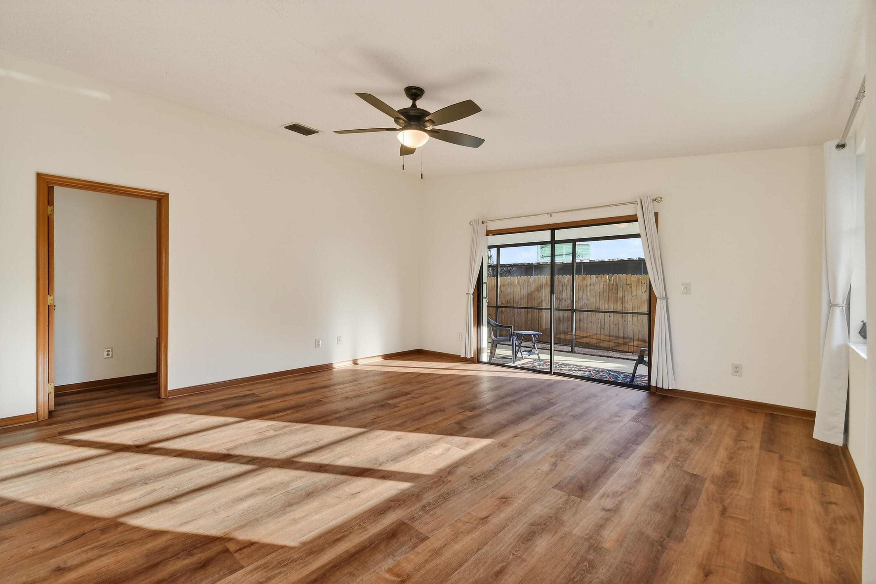 6016 Pompano Street Jupiter, FL 33458 - Photo 8 of 45 Living area