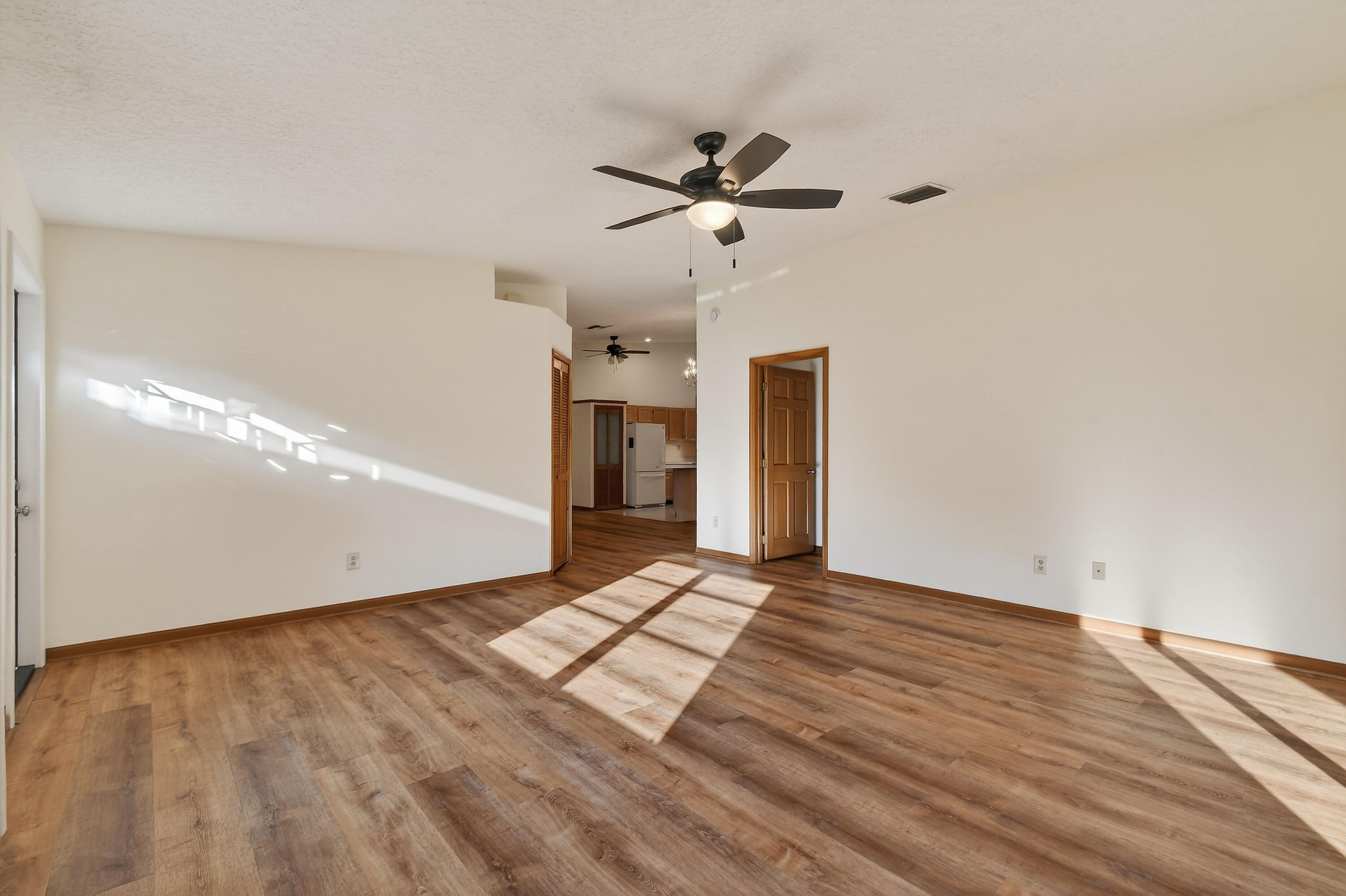 6016 Pompano Street Jupiter, FL 33458 - Photo 9 of 45 Living area