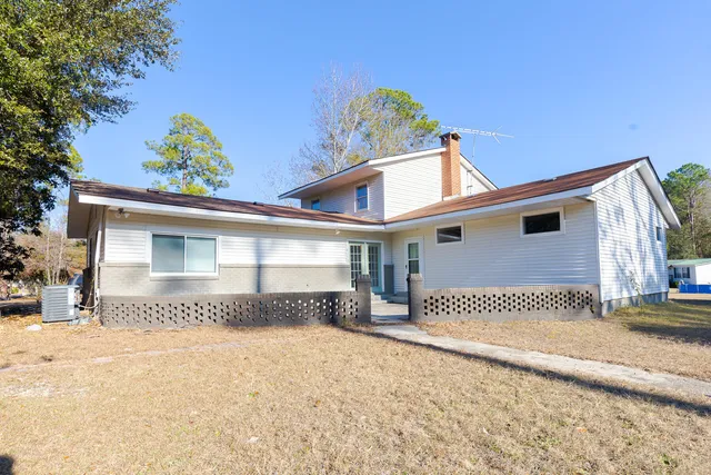 $269,000 | 381 Fountain Lake Drive, Eutawville, SC 29048