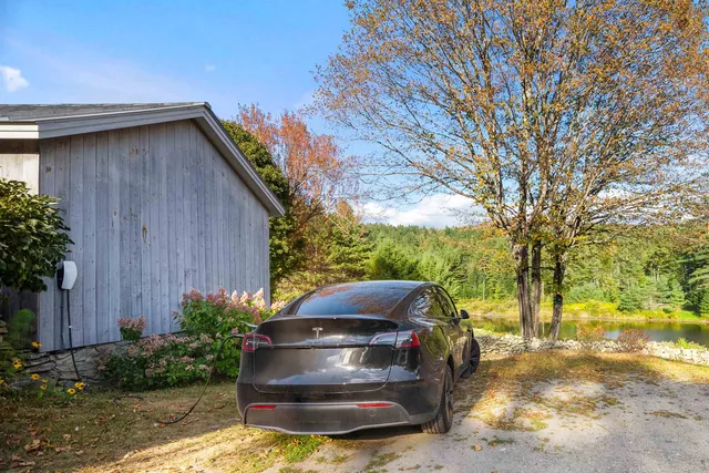 $1,075,000 | 3715 Highway 11, Londonderry, VT 05148