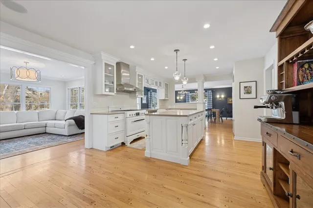 $1,275,000 | 450 West Tower Road, Barrington, IL 60010