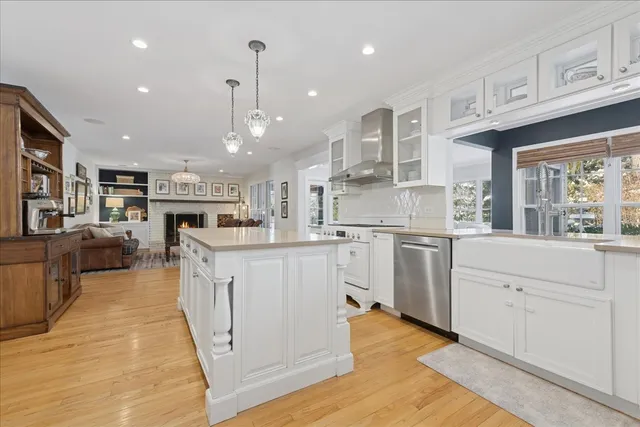 $1,275,000 | 450 West Tower Road, Barrington, IL 60010