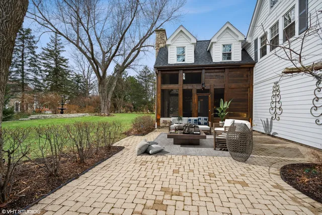 $1,275,000 | 450 West Tower Road, Barrington, IL 60010