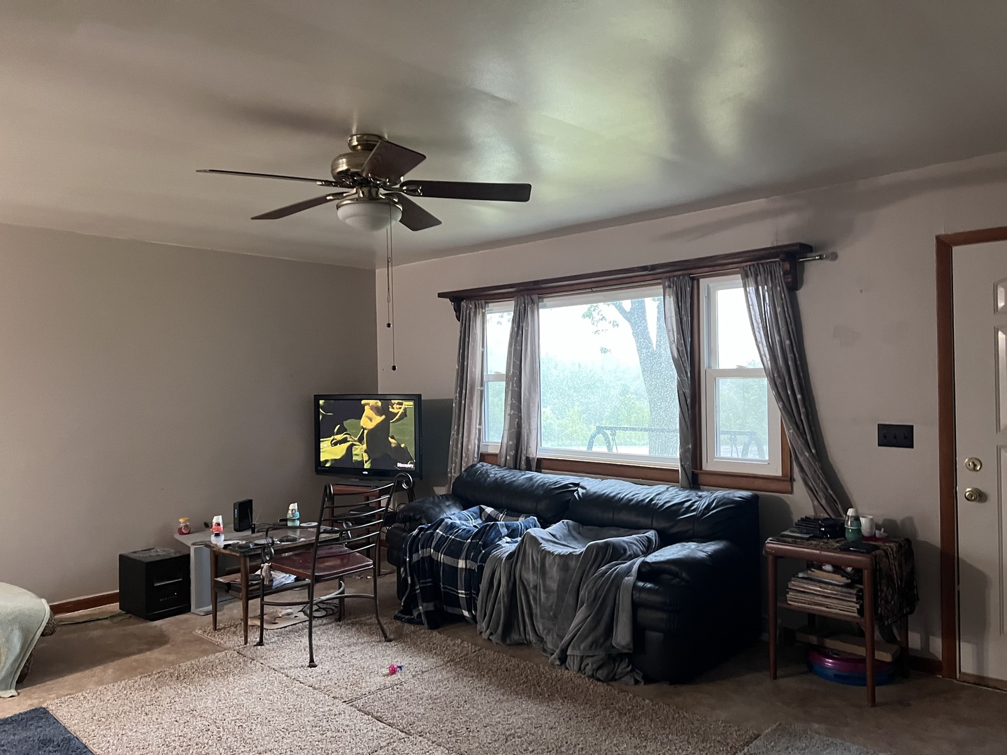 211 Hickory Drive Roberts, IL 60962 - Photo 12 of 14 a living room with furniture and a flat screen tv