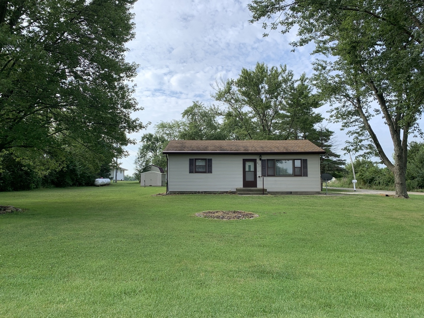 211 Hickory Drive Roberts, IL 60962 - Photo 2 of 14 a house view with a outdoor space