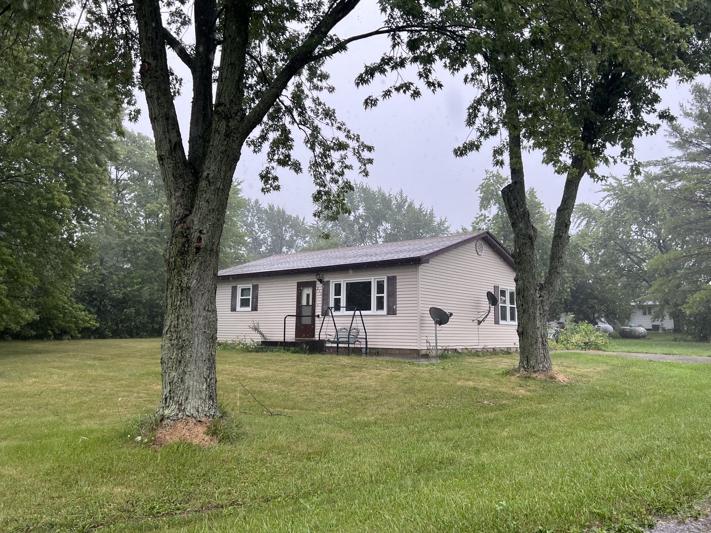 211 Hickory Drive Roberts, IL 60962 - Photo 8 of 14 a house with a tree in front of it